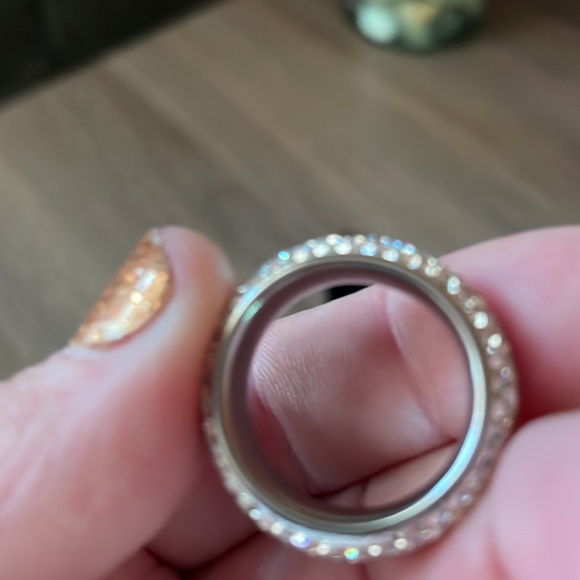 Beautiful ring size 7 - Picture 3 of 3